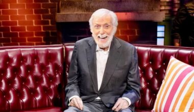 El actor Dick Van Dyke bromea sobre llegar a los 100 años: “Si lo hubiera sabido, me habría cuidado mejor”