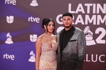 El cantante Omar Montes posa