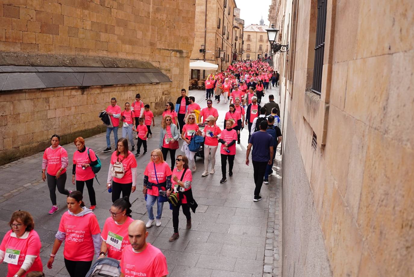 Salamanca 'se tiñe' de rosa por el cáncer