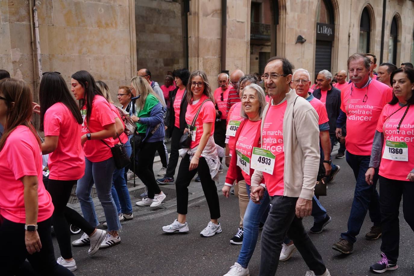 Salamanca 'se tiñe' de rosa por el cáncer