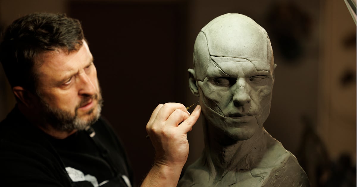Mike Hill, el artista detrás del monstruo: “Crear el Frankenstein de Guillermo del Toro fue algo monumental”