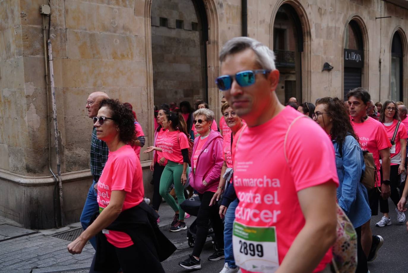 Salamanca 'se tiñe' de rosa por el cáncer