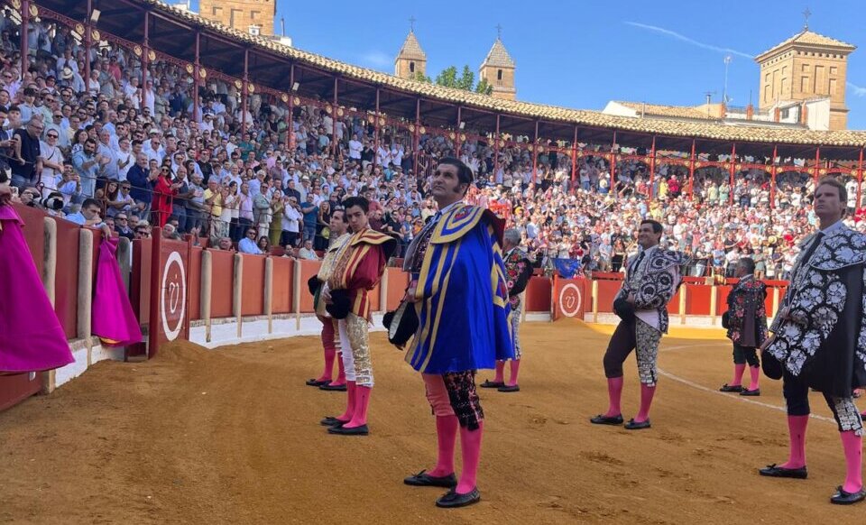 Morante se inventa una portentosa faena con el deslucido cuarto: ¡Qué manera de torear!