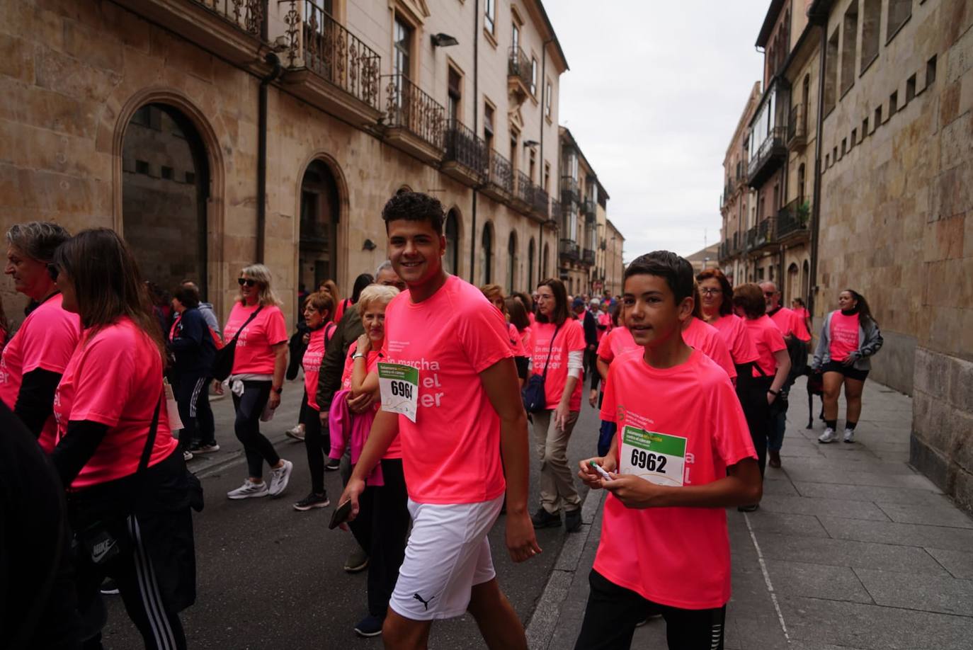 Salamanca 'se tiñe' de rosa por el cáncer