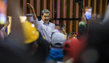 Maduro ordena a los venezolanos iniciar una «huelga general» en caso de ataque contra el país