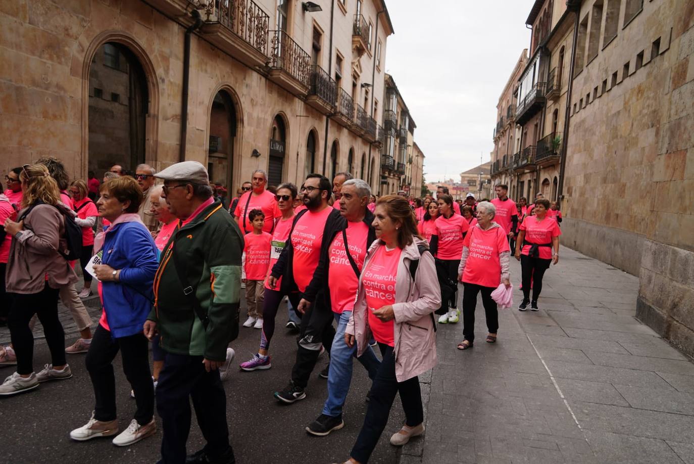 Salamanca 'se tiñe' de rosa por el cáncer