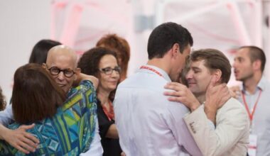 Moncloa tantea a grandes empresas españolas para entrar en su capital al 'estilo Telefónica'