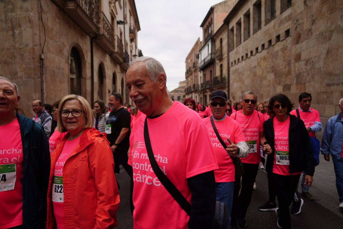 Salamanca 'se tiñe' de rosa por el cáncer