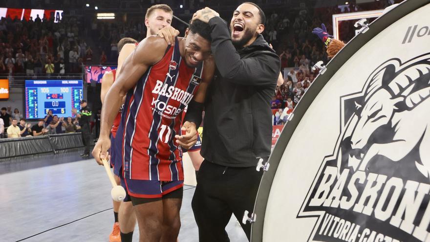 Una brillante y heroica inyección de moral (105-100)