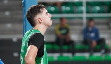 Alex Mazaira, mirando al techo del Multiusos en un partido anterior.