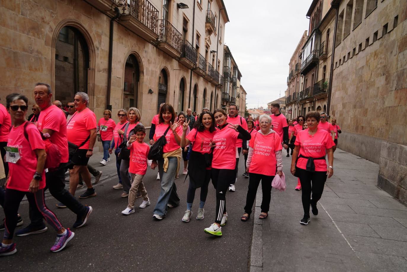Salamanca 'se tiñe' de rosa por el cáncer