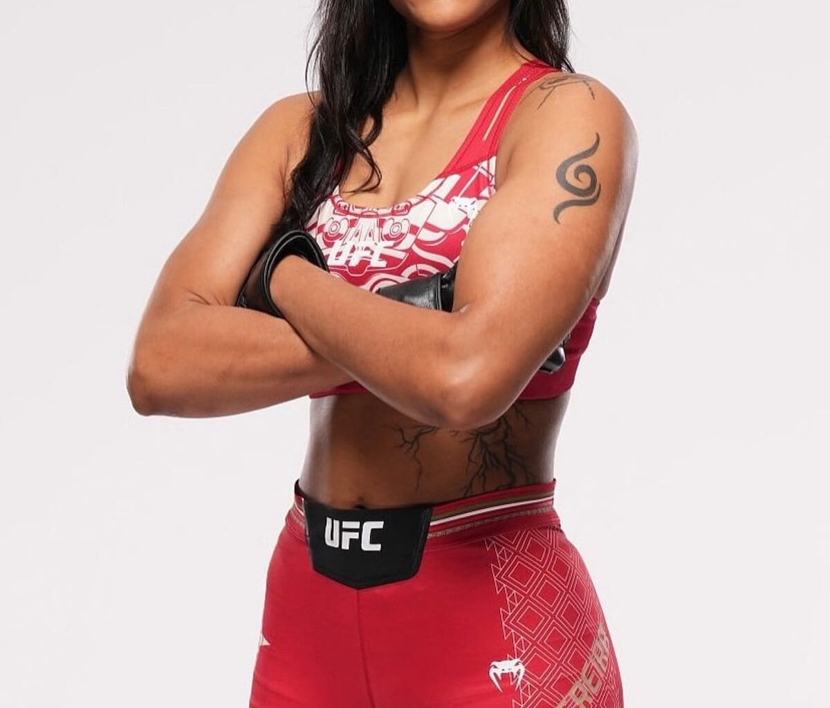 Alice ‘Golden Girl’ rompe récord: la debutante más joven en la UFC