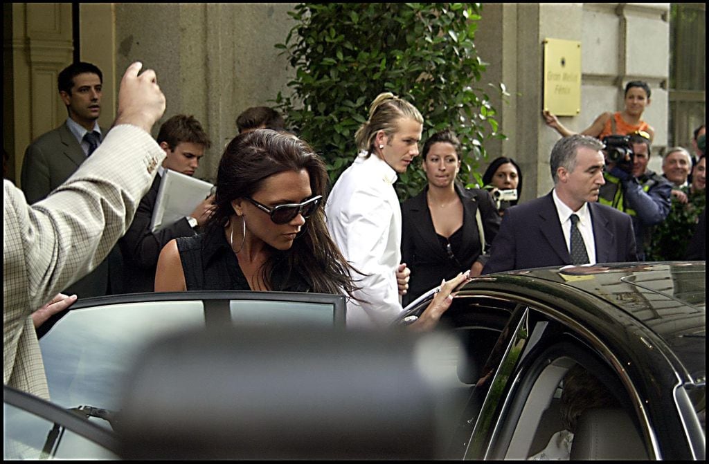 David y Victoria Beckham saliendo del hotel Tryp Fenix