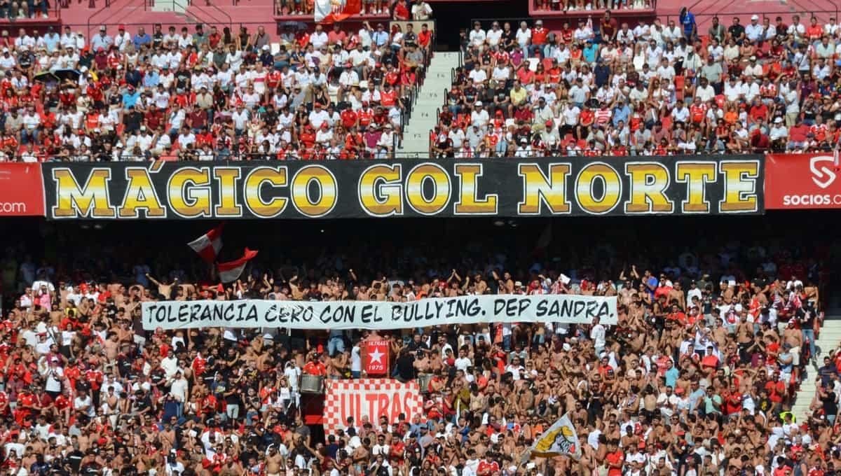 Un sábado de reivindicaciones en Gol Norte con nombre propio: Juanma Moreno, Sandra Peña y Javier Tebas