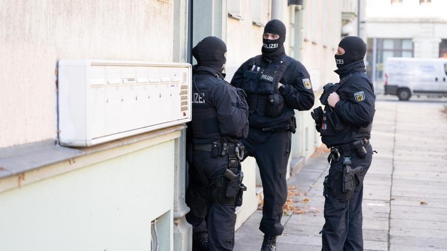 La Policía alemana se incauta de cientos de armas de guerra en manos de una banda organizada