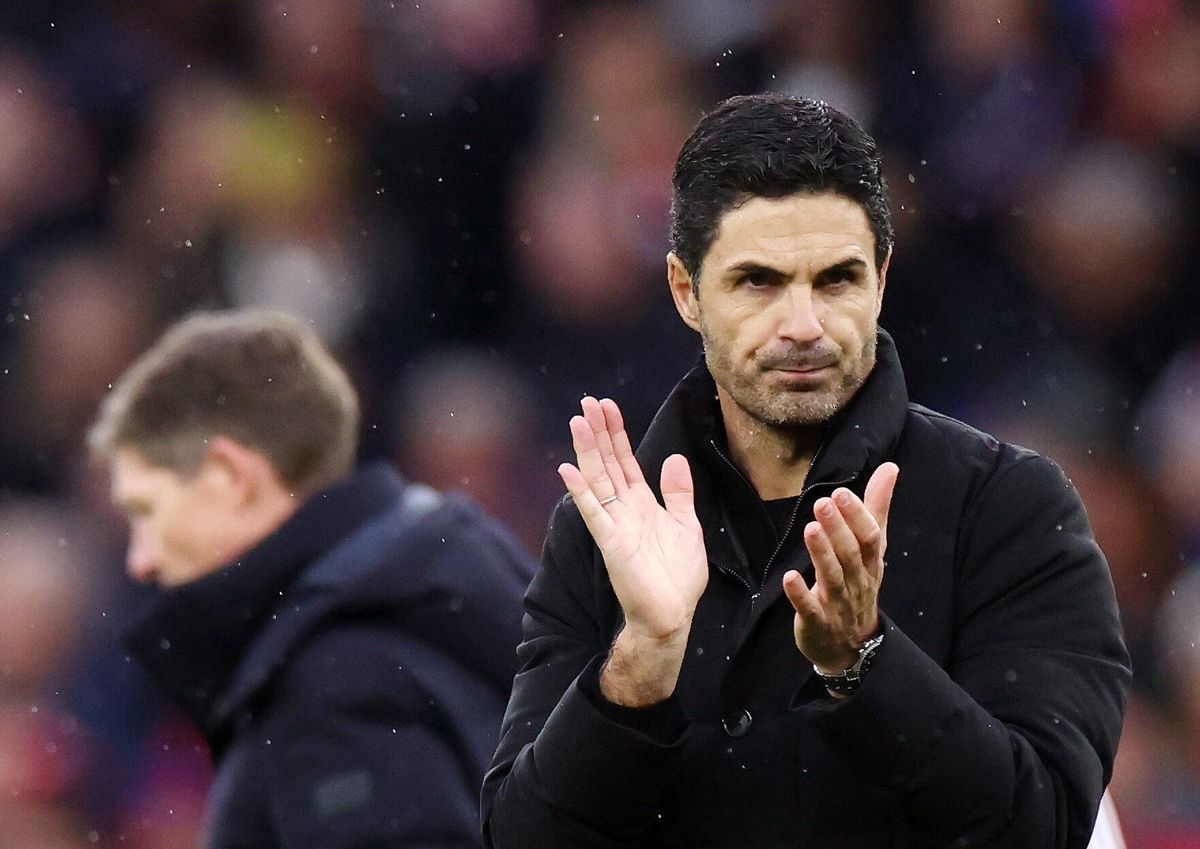 LONDON (United Kingdom), 26/10/2025.- Arsenal manager Mikel Arteta greets supporters after winning the English Premier League match between Arsenal FC and Crystal Palace FC at the Emitates Stadium in London, Britain, 26 October 2025. (Reino Unido, Londres) EFE/EPA/ANDY RAIN EDITORIAL USE ONLY. No use with unauthorized audio, video, data, fixture lists, club/league logos, 'live' services or NFTs. Online in-match use limited to 120 images, no video emulation. No use in betting, games or single club/league/player publications