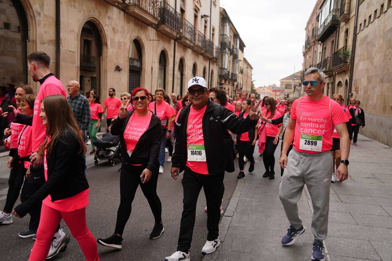 Salamanca 'se tiñe' de rosa por el cáncer