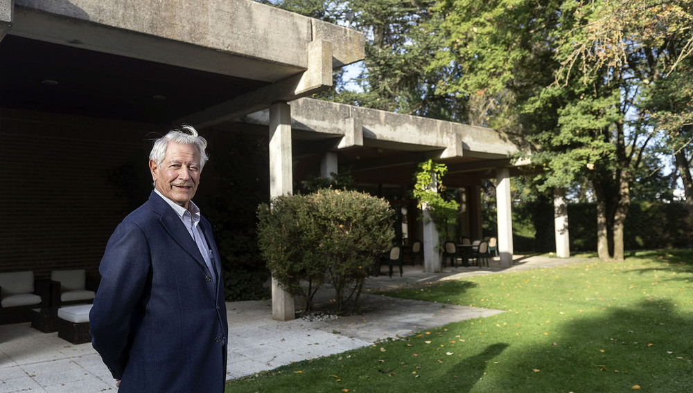 El discreto encanto del hormigón y el cristal en un exclusivo club de Burgos