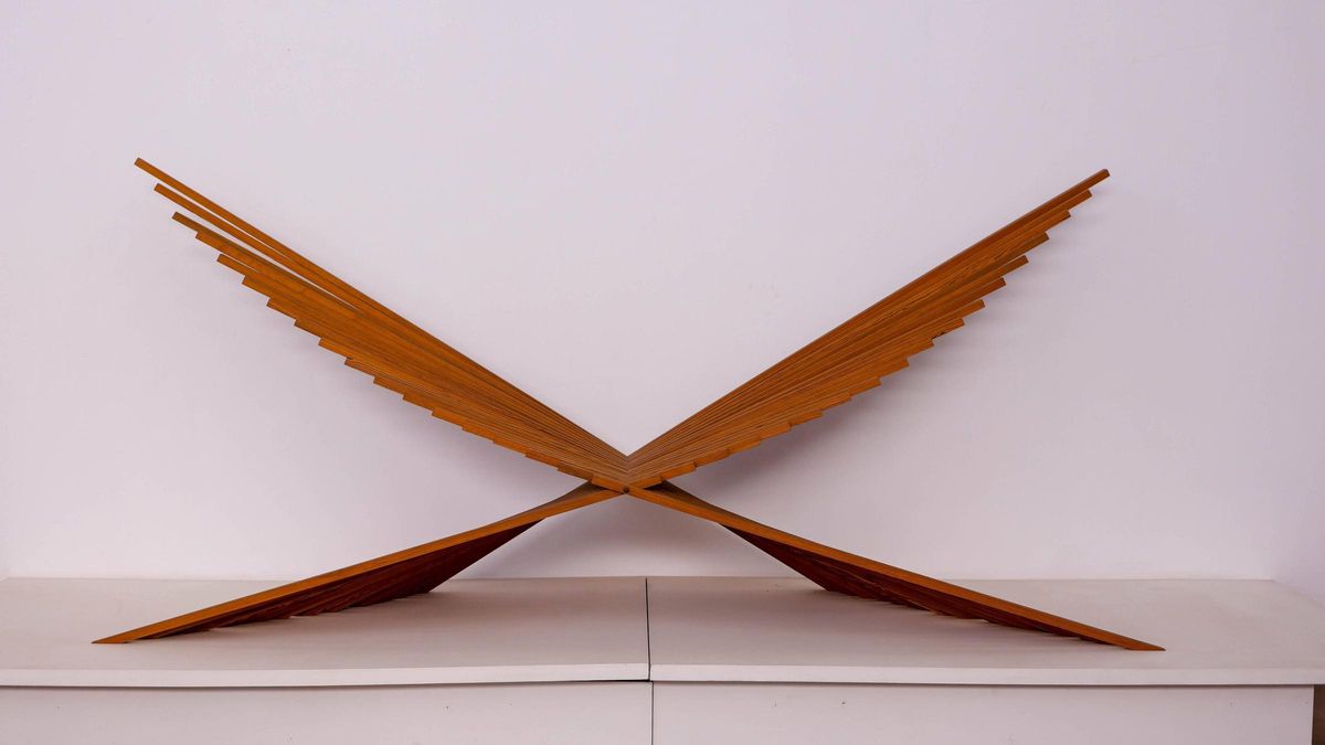 Escultura «Homenaje a Leonardo», de 1971, hecha en madera.