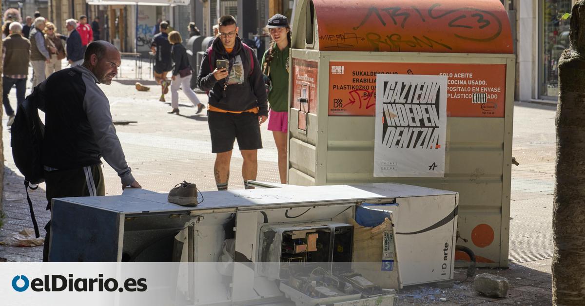 La Ertzaintza expedienta a la Falange por exhibición de símbolos franquistas en su acto del 12 de octubre en Vitoria