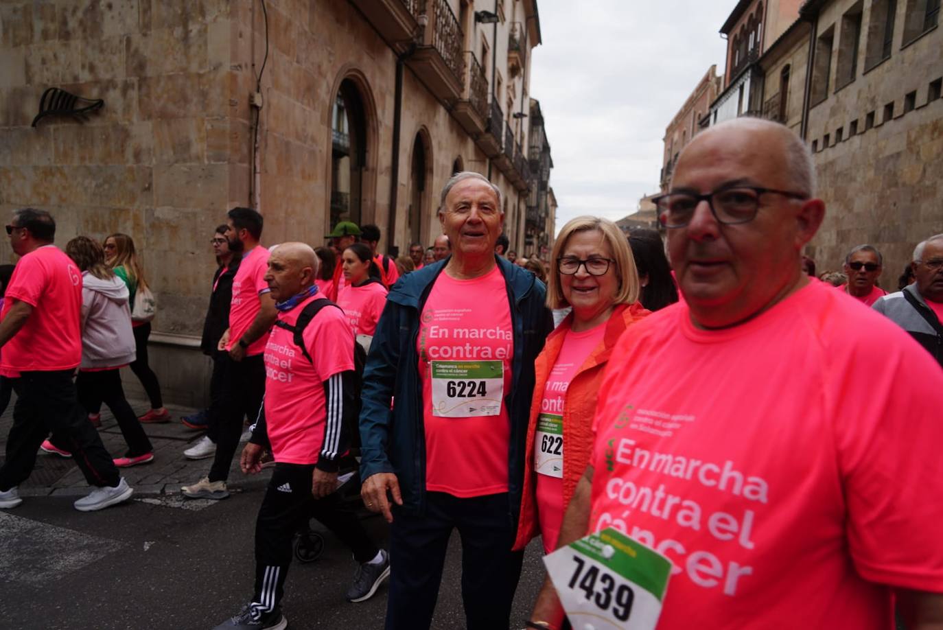 Salamanca 'se tiñe' de rosa por el cáncer