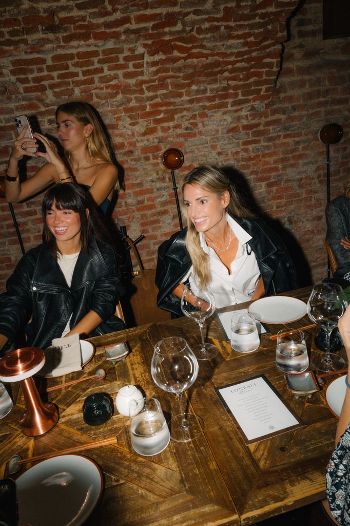 look de Andrea y María Vega Penichet en una reunión de amigas en Madrid