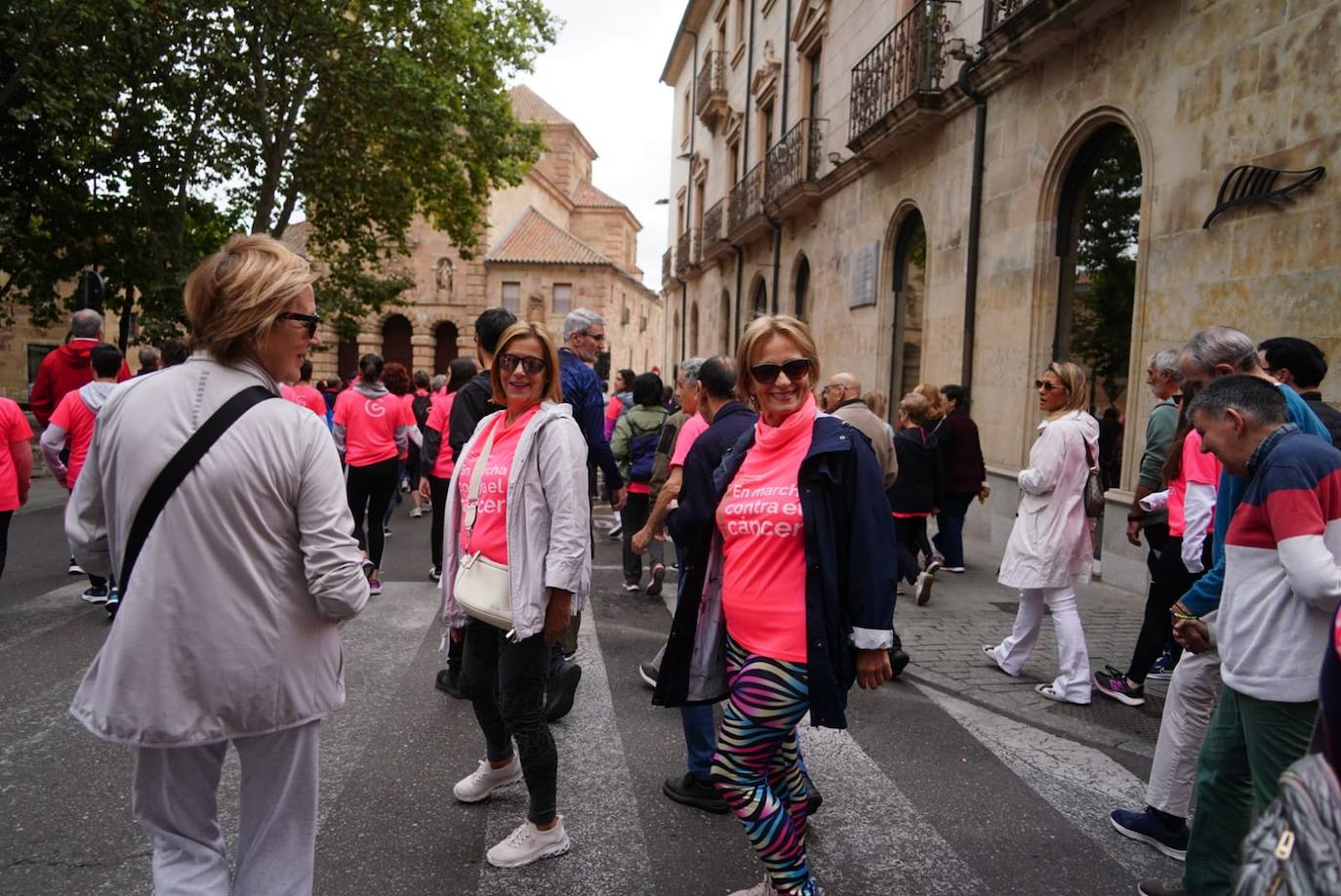Salamanca 'se tiñe' de rosa por el cáncer
