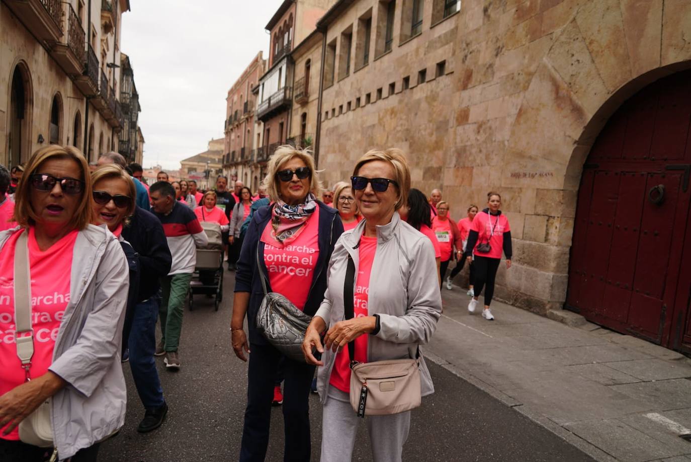 Salamanca 'se tiñe' de rosa por el cáncer
