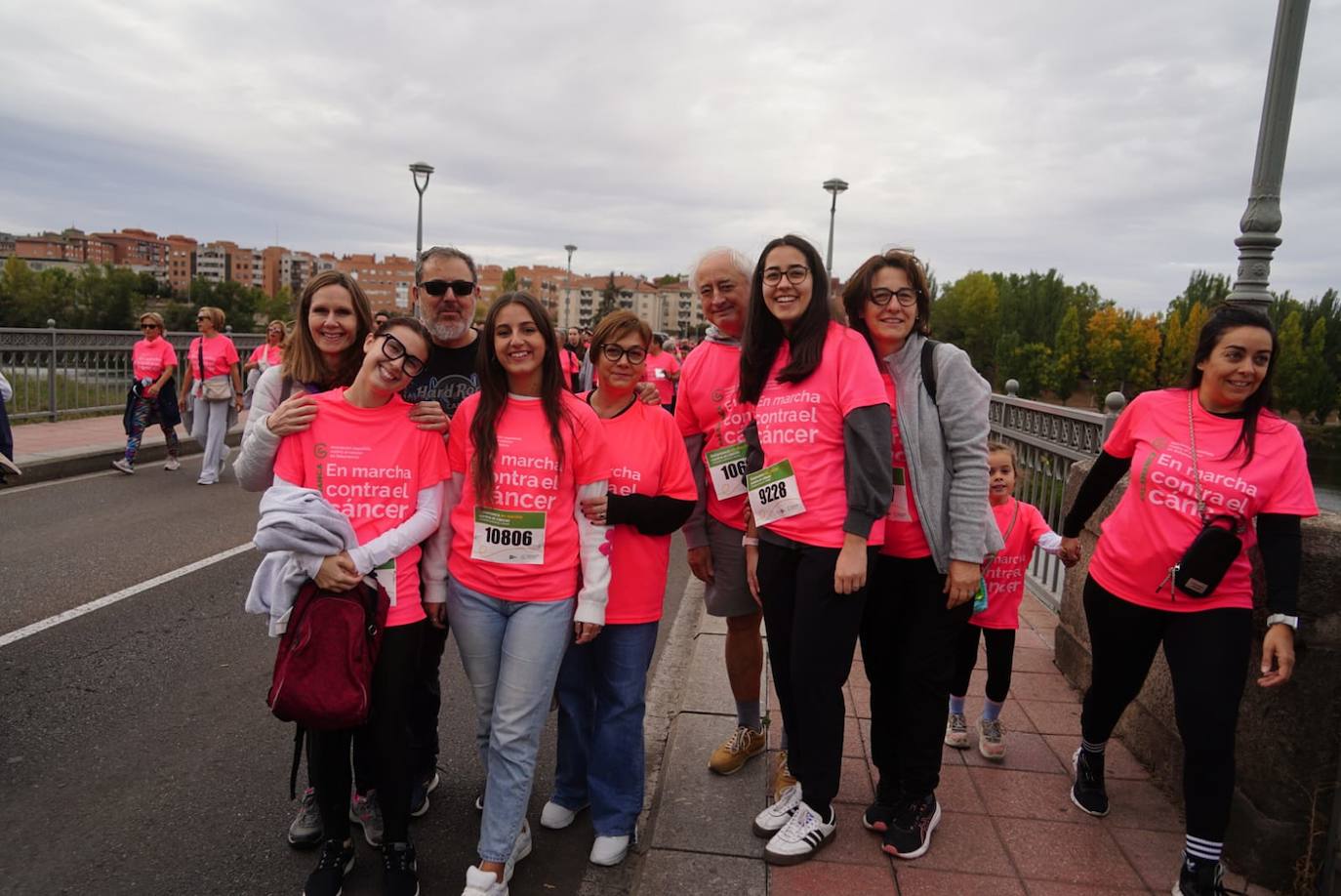 Salamanca 'se tiñe' de rosa por el cáncer