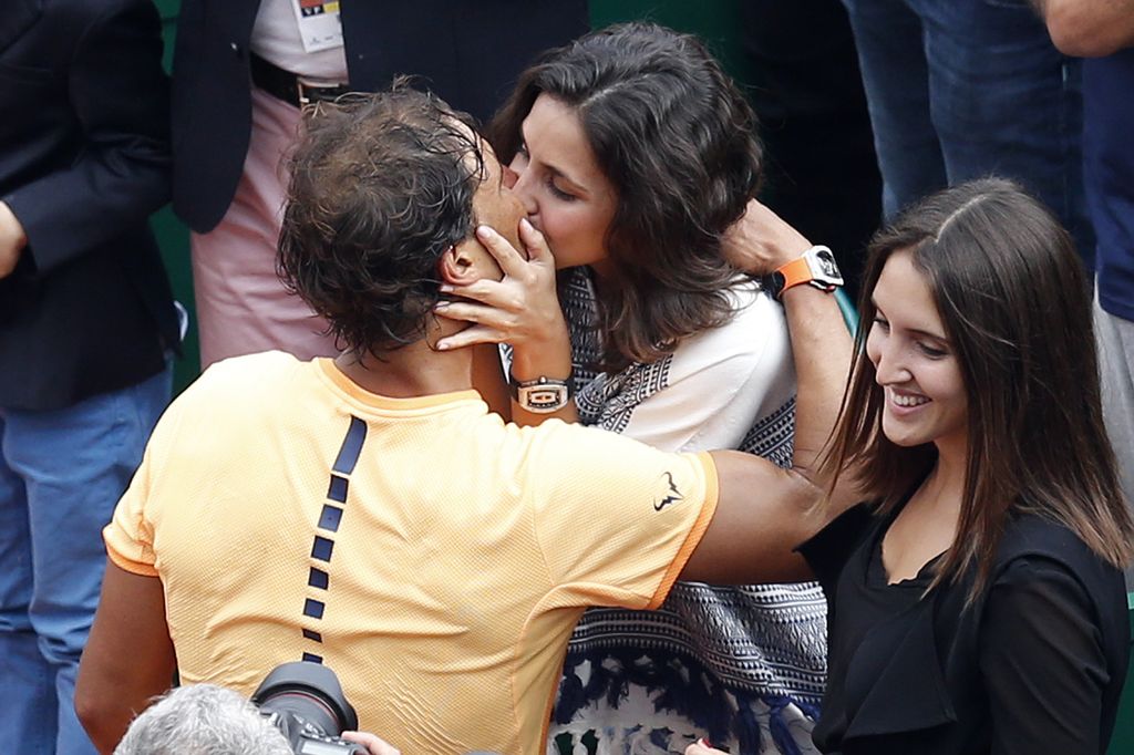 Nadal besa a Mery después de ganar un torneo en 2016