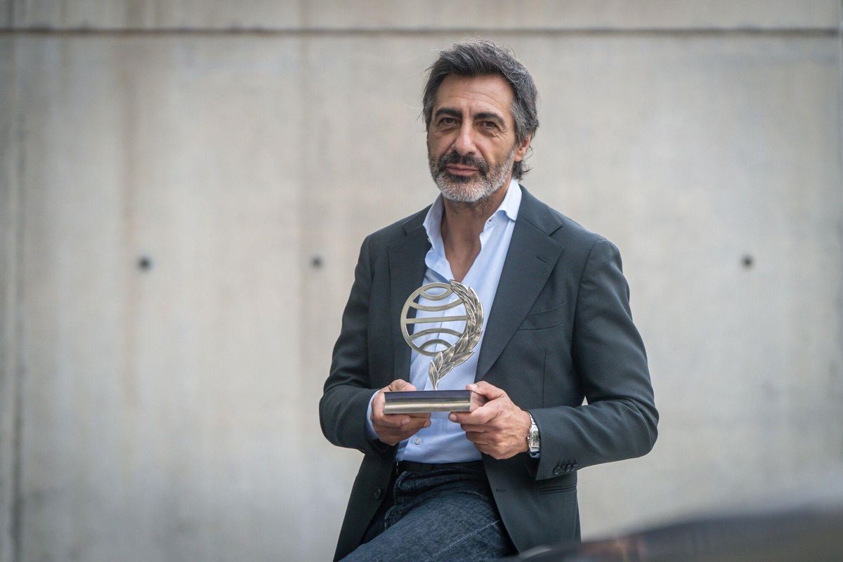 Barcelona, 16/10/2025 Cultura. Premio Planeta. Juan del Val ganador Planeta 2025 y finalista Ángela Banzas . AUTOR: MANU MITRU