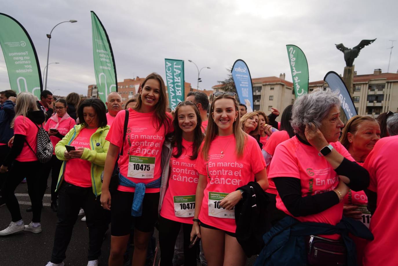 Salamanca 'se tiñe' de rosa por el cáncer