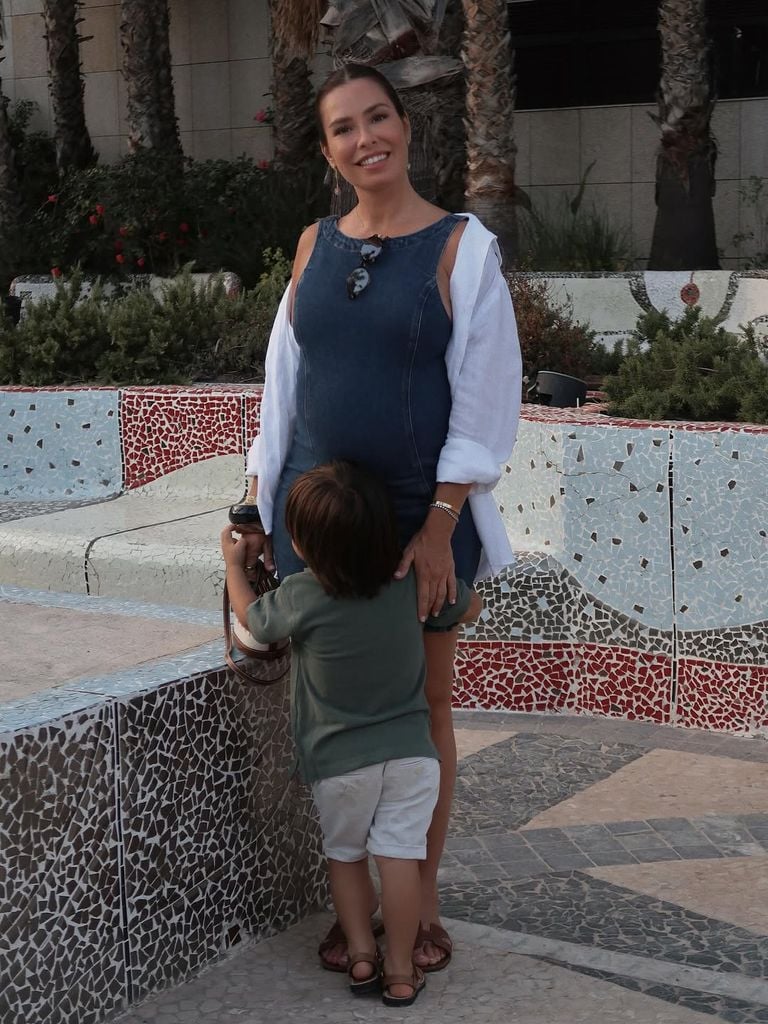 La influencer posa con su hijo Noah