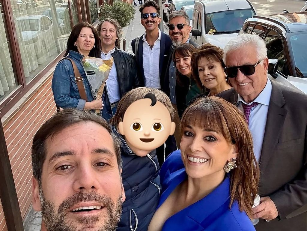 Arancha Morales y Jorge Marron con sus íntimos en su boda civil