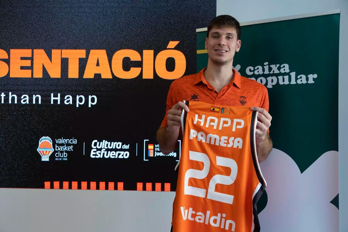 Ethan Happ, durante su presentació como jugador del Valencia Basket.