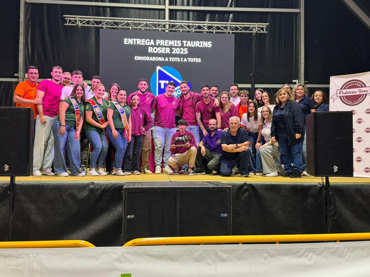 La recepción del premio al toro con mejor presencia.