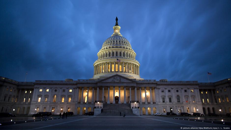 Senado rechaza extender gasto presupuestario – DW – 01/10/2025