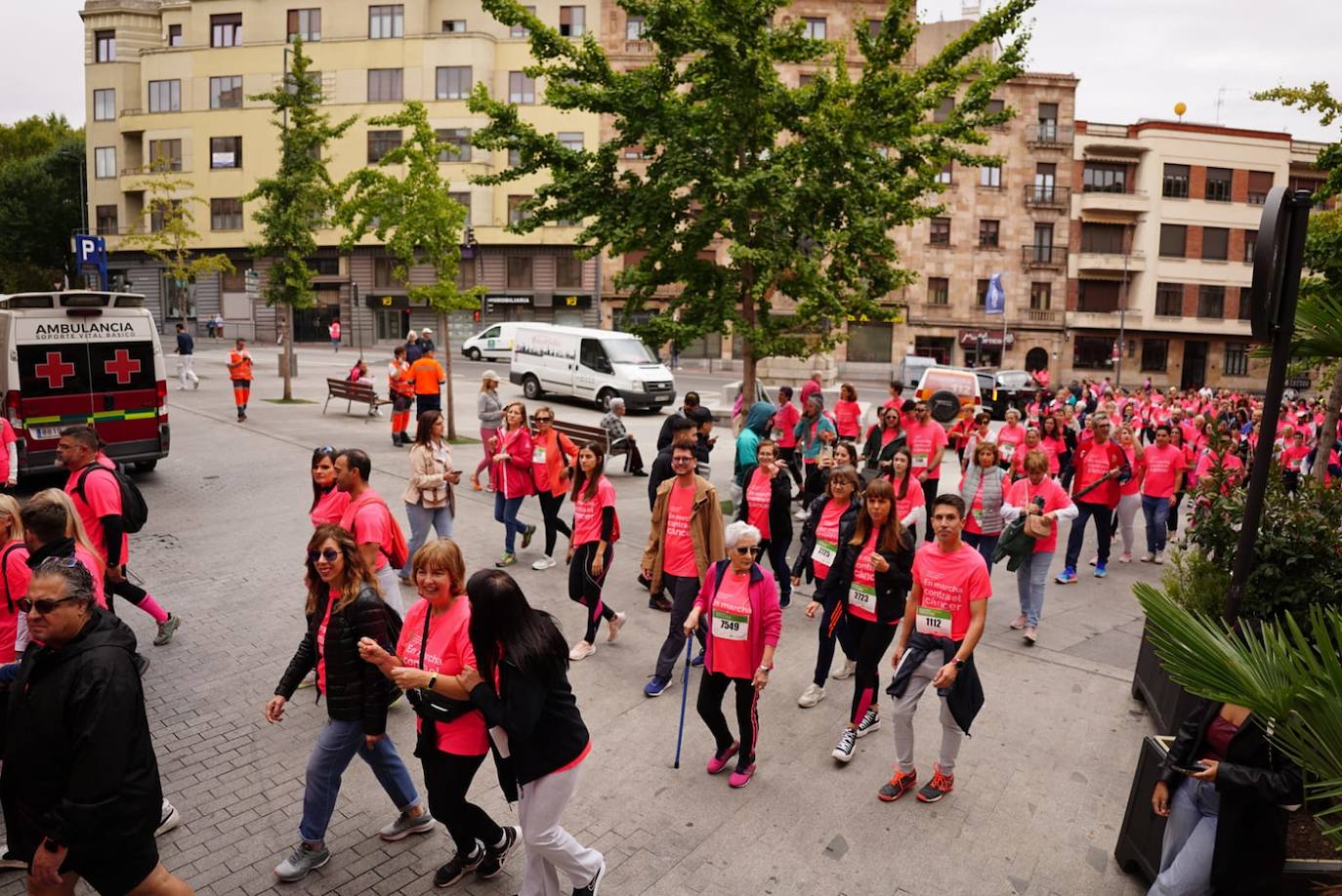 Salamanca 'se tiñe' de rosa por el cáncer