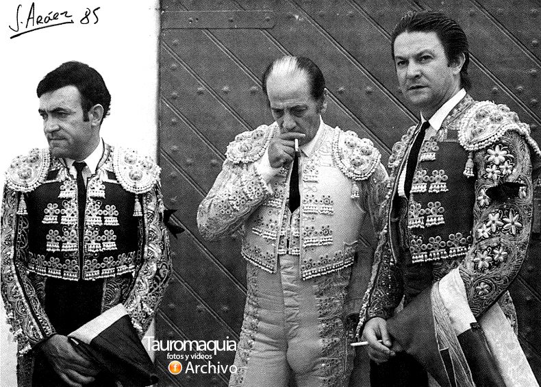 Antoñete, entre Martín Recio y Manolo Montoliu. 1985 I TAUROMAQUIA FOTOS Y VÍDEOS