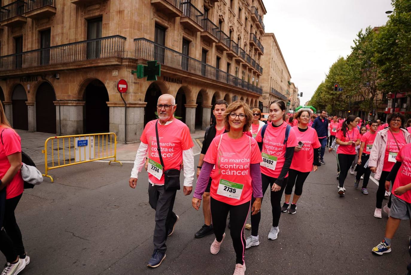 Salamanca 'se tiñe' de rosa por el cáncer