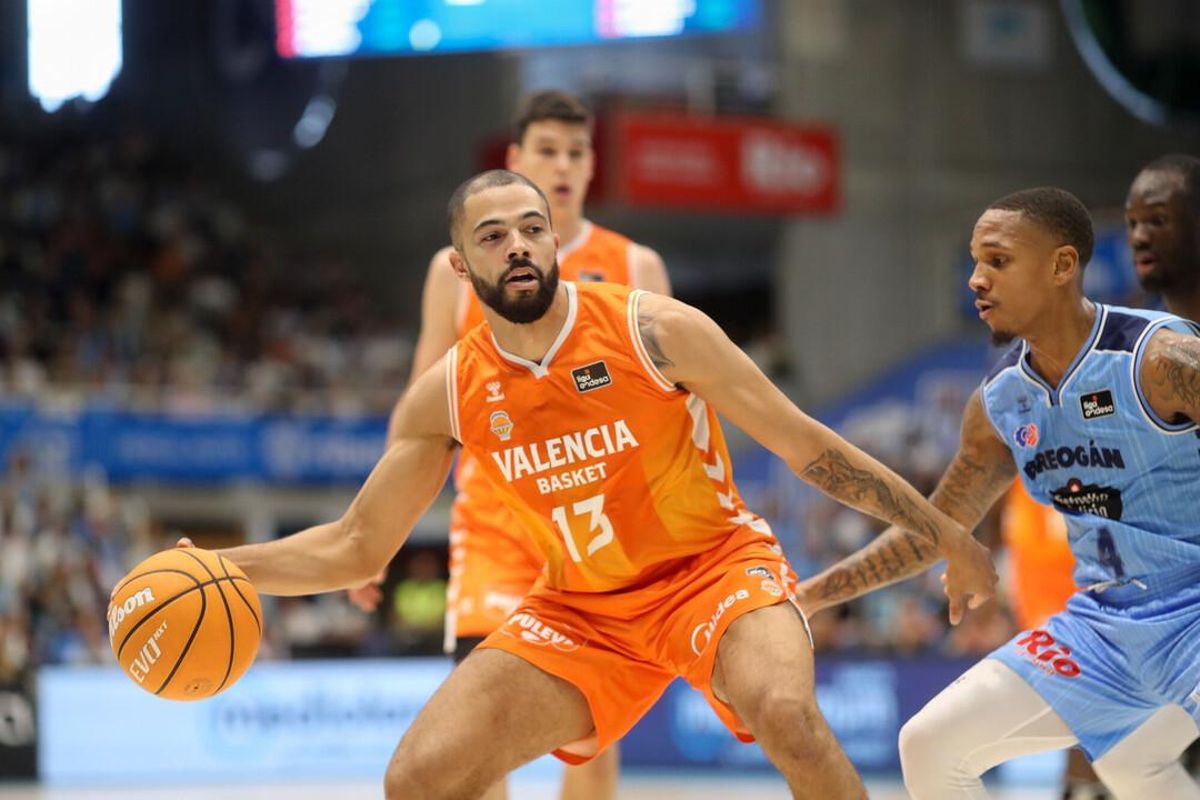 Lugo. Liga Endesa ACB. Jornada 2. Pazo provincial dos Deportes. CB RÃ­o BreogÃ¡n - Valencia BÃ¡sket. Fotos:Carlos Castro/ACB Photo