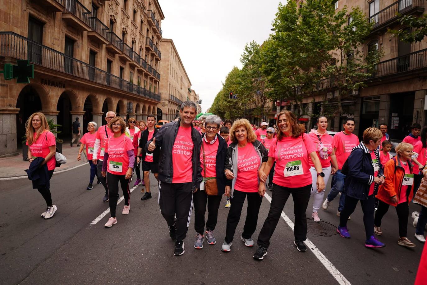 Salamanca 'se tiñe' de rosa por el cáncer