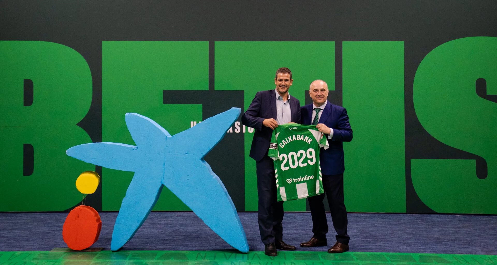 El Real Betis y CaixaBank renuevan su acuerdo de patrocinio hasta 2029