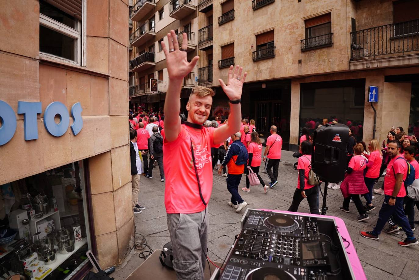 Salamanca 'se tiñe' de rosa por el cáncer