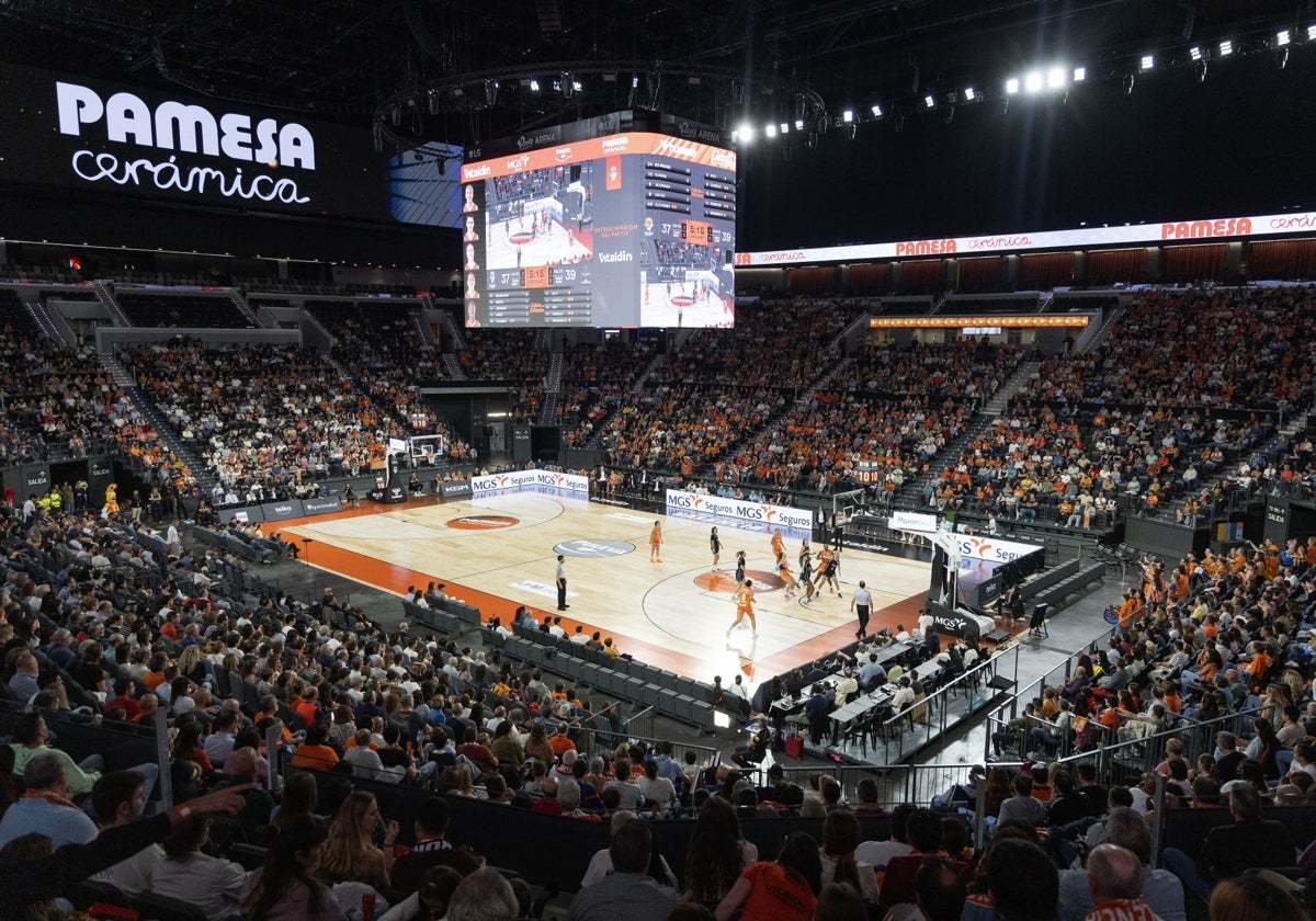 La última fiesta de estreno del Roig Arena también acaba con victoria