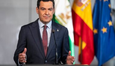 Moreno Bonilla anuncia la dimisión de la consejera de Salud de Andalucía por la crisis de los cribados | Sociedad