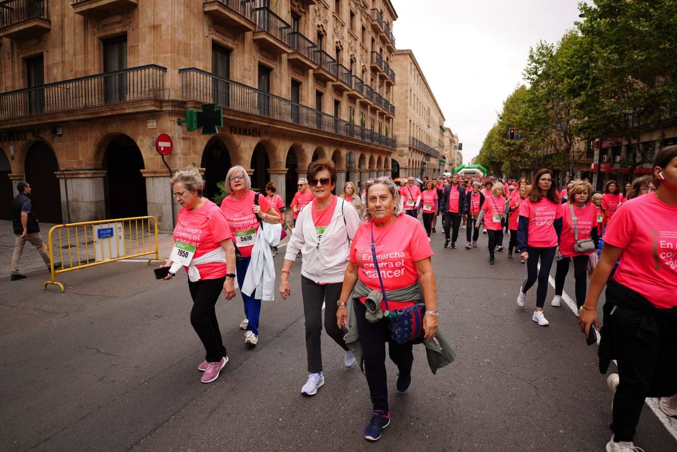 Salamanca 'se tiñe' de rosa por el cáncer