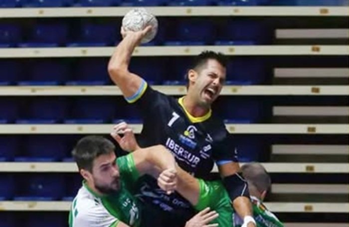 Un flojo Ciudad de Algeciras cae en la trampa de Bolaños (28-30)