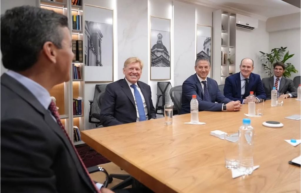 Cayetano Rivera durante su reunión con Santiago Peña, presidente de la República de Paraguay