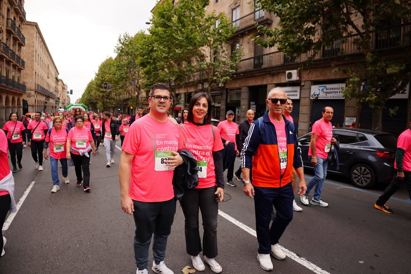 Salamanca 'se tiñe' de rosa por el cáncer
